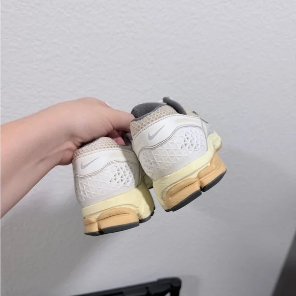Nike White and Cream Vomero 5 - Picture 8 of 9